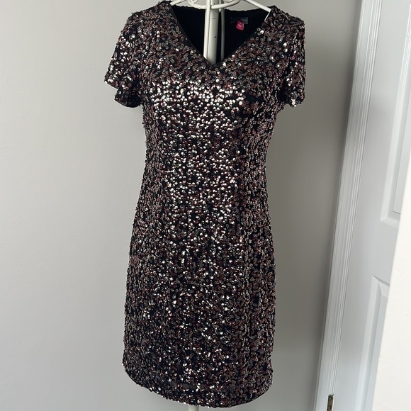 Vince Camuto Gilded Rose Sequin Flutter Sleeve Pencil Cocktail Dress - Picture 4 of 7
